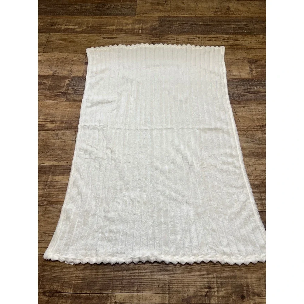 Rustic Rooster Plush Ribbed Throw Blanket Cream Ivory 40x55 soft light weight